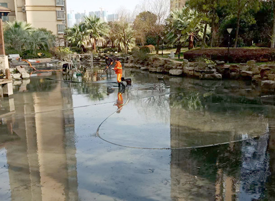 易门景观池淤泥清理